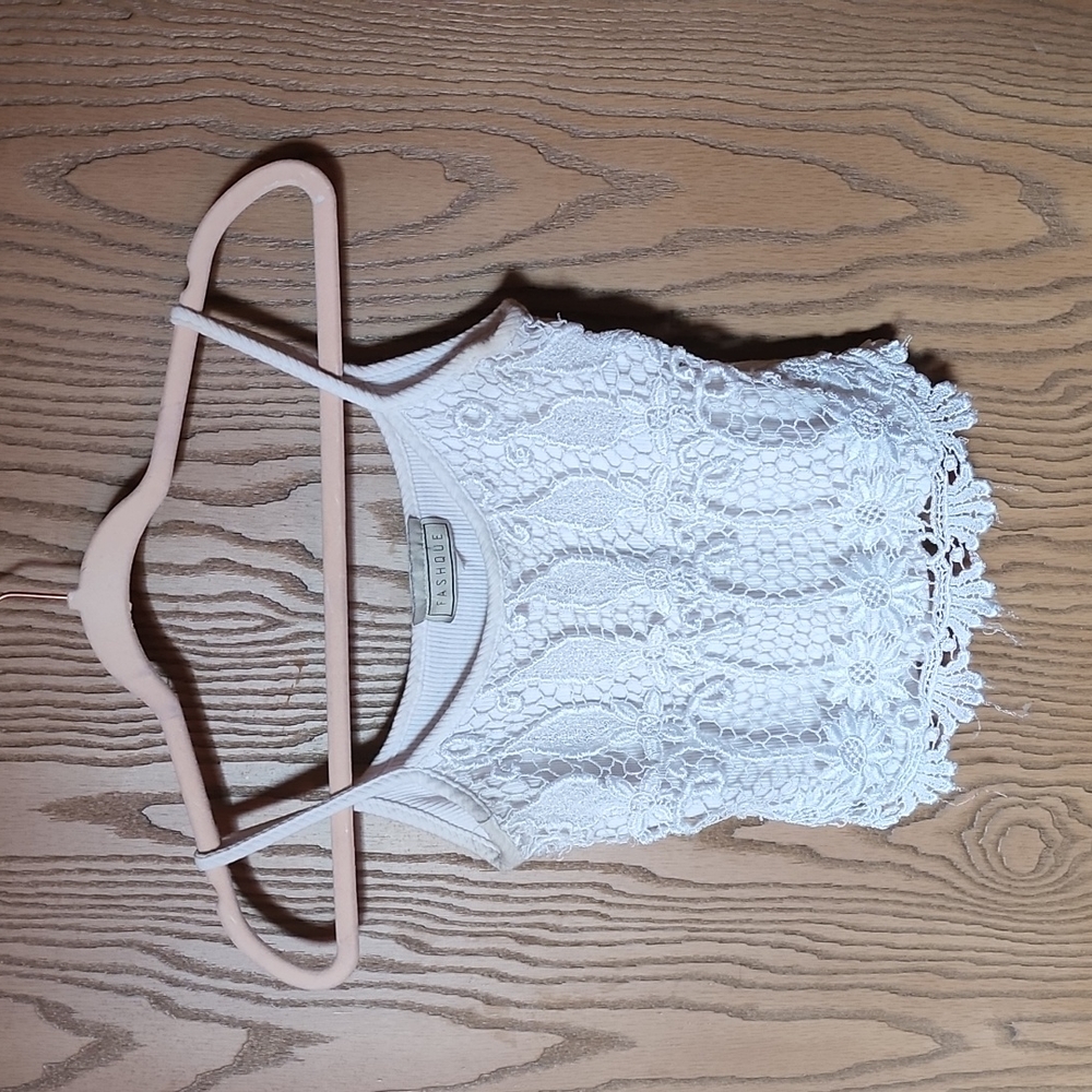 White Cotton Floral Crotchet Crop Tank Top